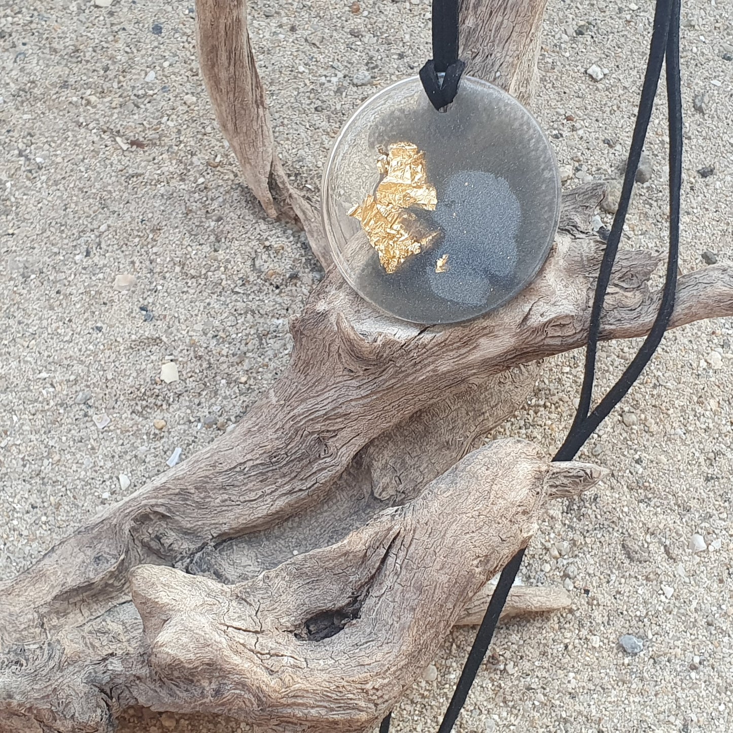 ΚΡΕΜΑΣΤΟ ΑΠΟ ΥΓΡΟ ΓΥΑΛΙ ΜΙΣΟ ΜΑΥΡΟ 30cm 70004