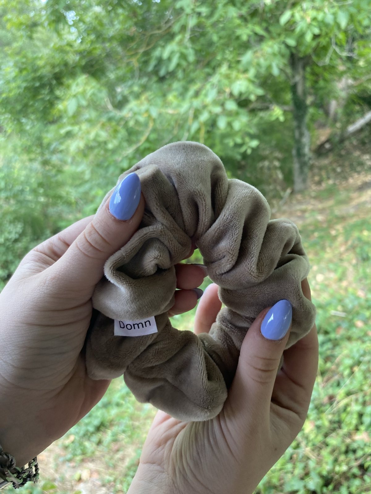 SCRUNCHIES ΒΕΛΟΥΔΙΝΑ ΑΜΜΟΥ 10002