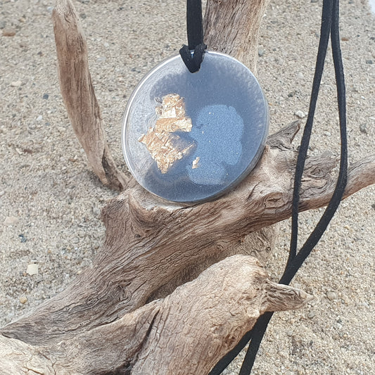 ΚΡΕΜΑΣΤΟ ΑΠΟ ΥΓΡΟ ΓΥΑΛΙ ΜΙΣΟ ΜΑΥΡΟ 30cm 70004