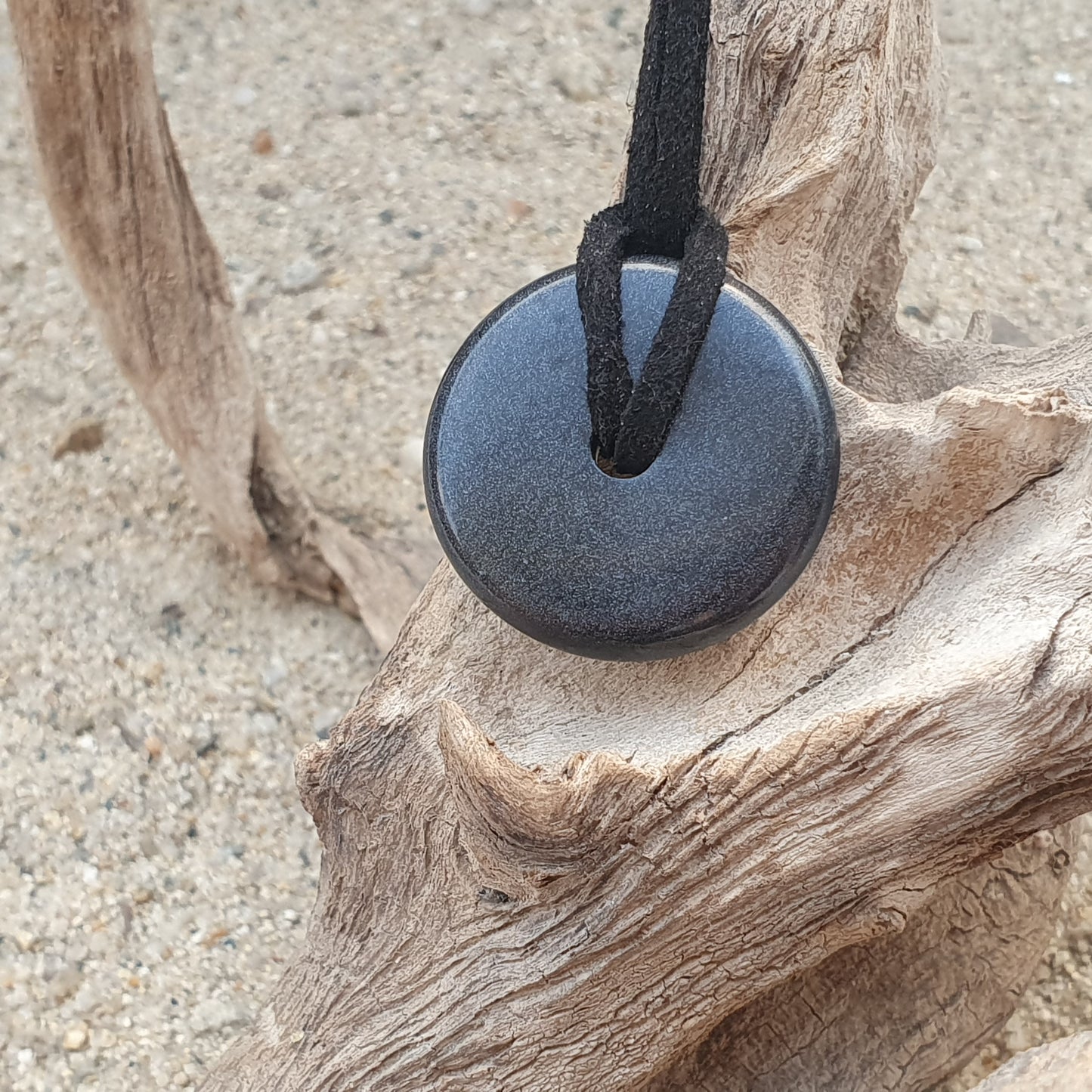 ΚΡΕΜΑΣΤΟ ΑΠΟ ΥΓΡΟ ΓΥΑΛΙ ΜΑΥΡΟ 15cm 70024