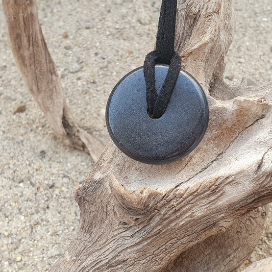 ΚΡΕΜΑΣΤΟ ΑΠΟ ΥΓΡΟ ΓΥΑΛΙ ΜΑΥΡΟ 15cm 70024