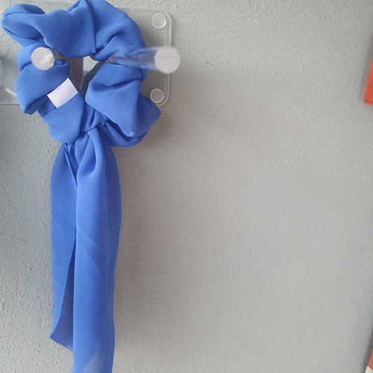 SCRUNCHIES ΜΟΥΣΕΛΙΝΑ ΜΠΛΕ ΜΕ ΚΟΡΔΕΛΑ ΜΑΚΡΙΑ ΓΙΑ ΜΑΛΛΙΑ 10059