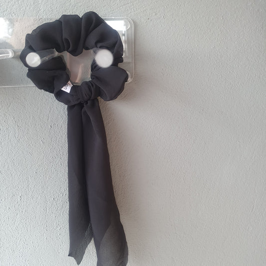 SCRUNCHIES ΜΟΥΣΕΛΙΝΑ ΜΑΥΡΟ ΜΕ ΜΑΚΡΙΑ ΚΟΡΔΕΛΑ ΜΑΛΛΙΩΝ 10057